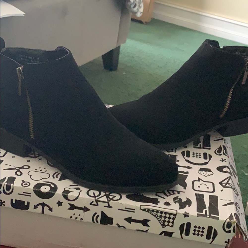 Black ankle bootie